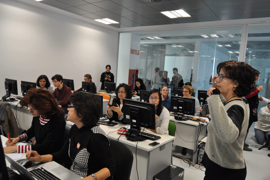 Más de 40 mujeres participaron en la primera sesión de ‘editaton’ organizado por Amit.