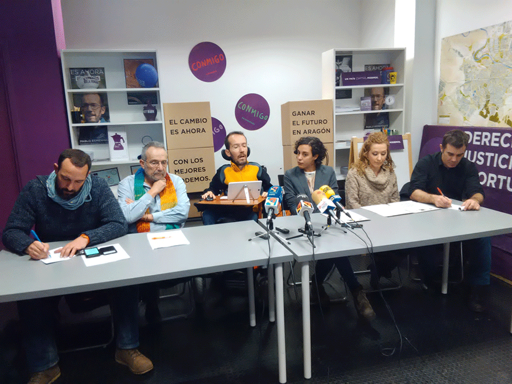 Diputados de Podemos y Equo de Aragón, Navarra, Catalunya, Euskadi y La Rioja presentaron este viernes el Manifiesto por el Ebro y por la Nueva Cultura del Agua en Zaragoza. EDUARDO BAYONA