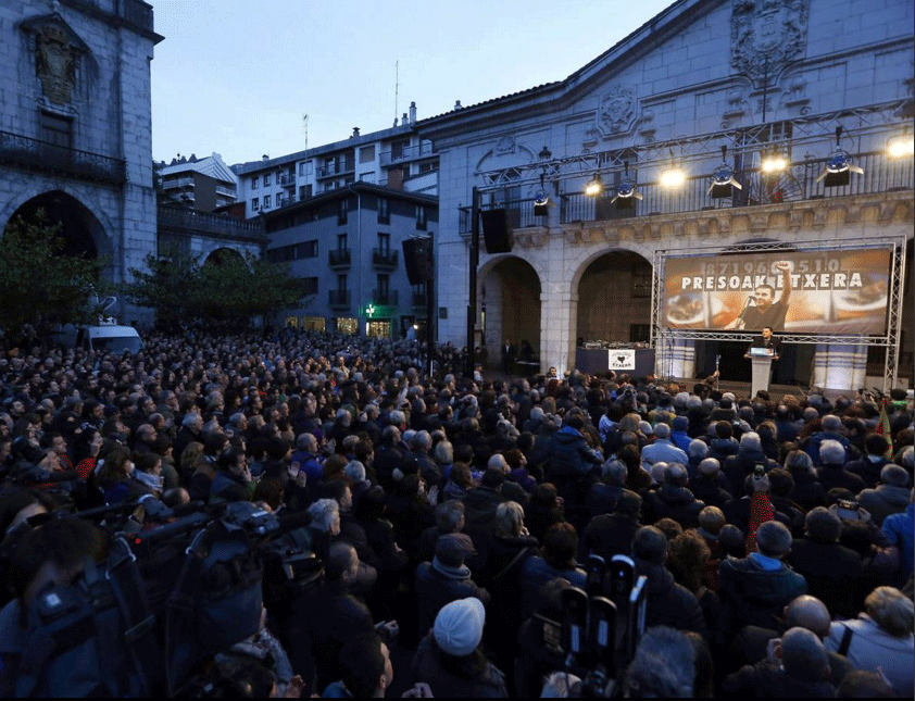 Arnaldo Otegi, durante su recibimiento en Elgoibar. IGNACIO PÉREZ